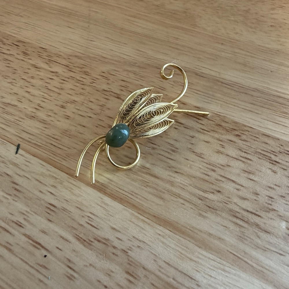 VTG Women's Gold Brooch With Jade Green Cabochon Plastic Case